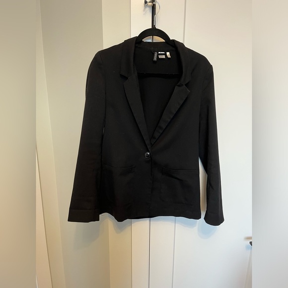 Black blazer - Picture 2 of 2